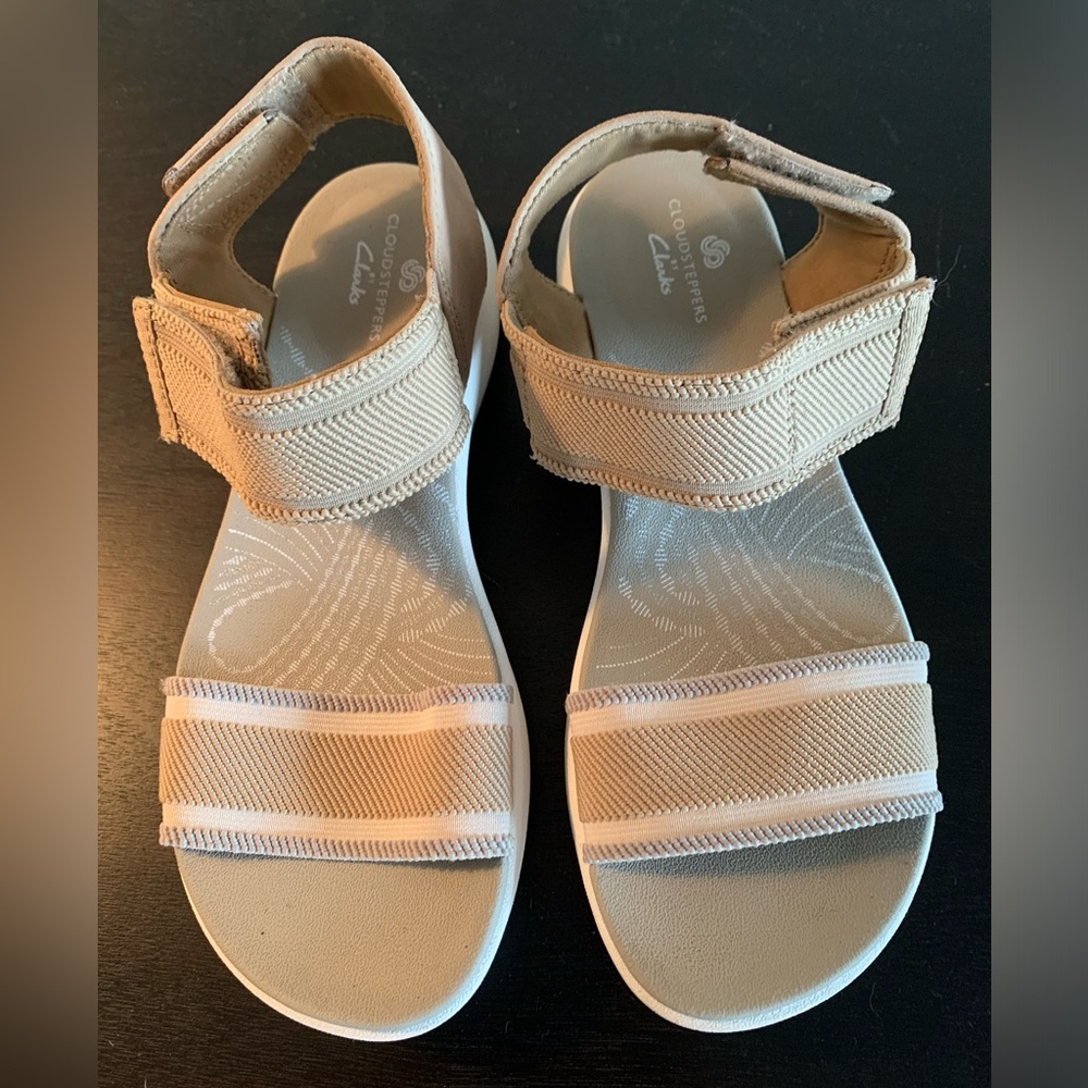 Clarks Cloudsteppers Mira Lily Women’s Sandle Taupe Tan Sand US Size 6.5